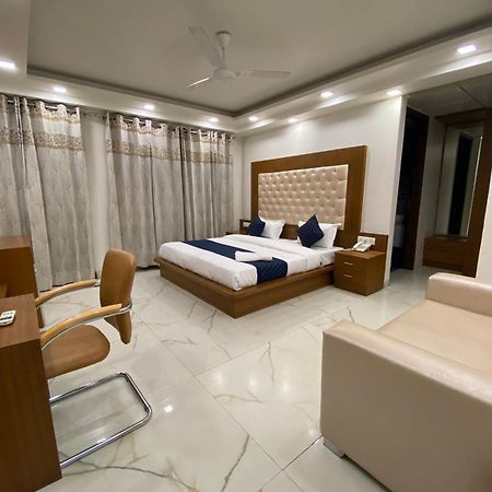 Hotel Leaf 9 Boutique, Near Golf Course Road And Galleria Market グルガウン エクステリア 写真