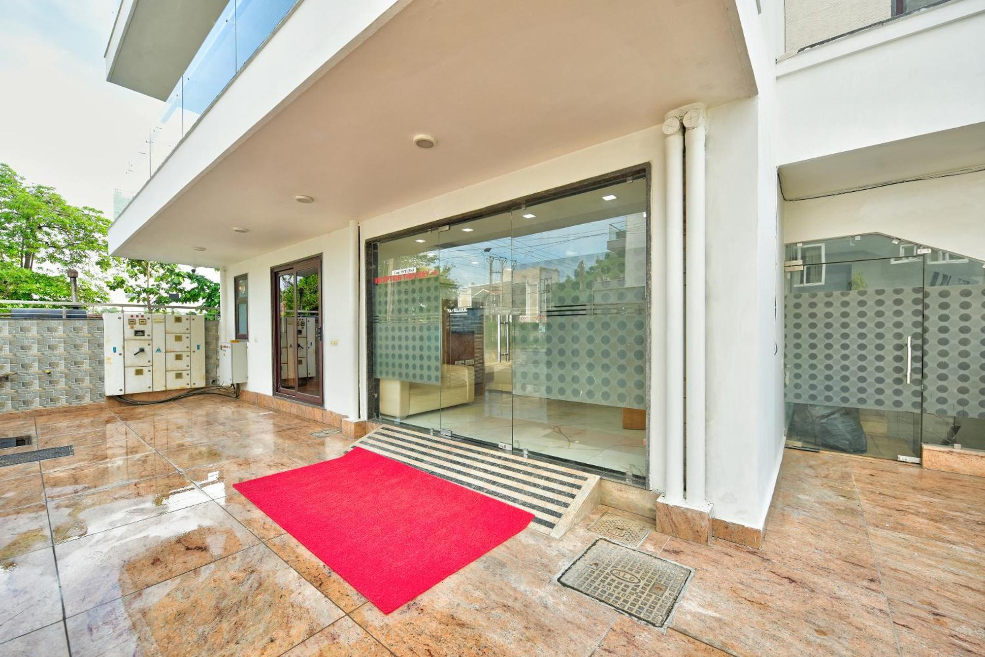 Hotel Leaf 9 Boutique, Near Golf Course Road And Galleria Market グルガウン エクステリア 写真