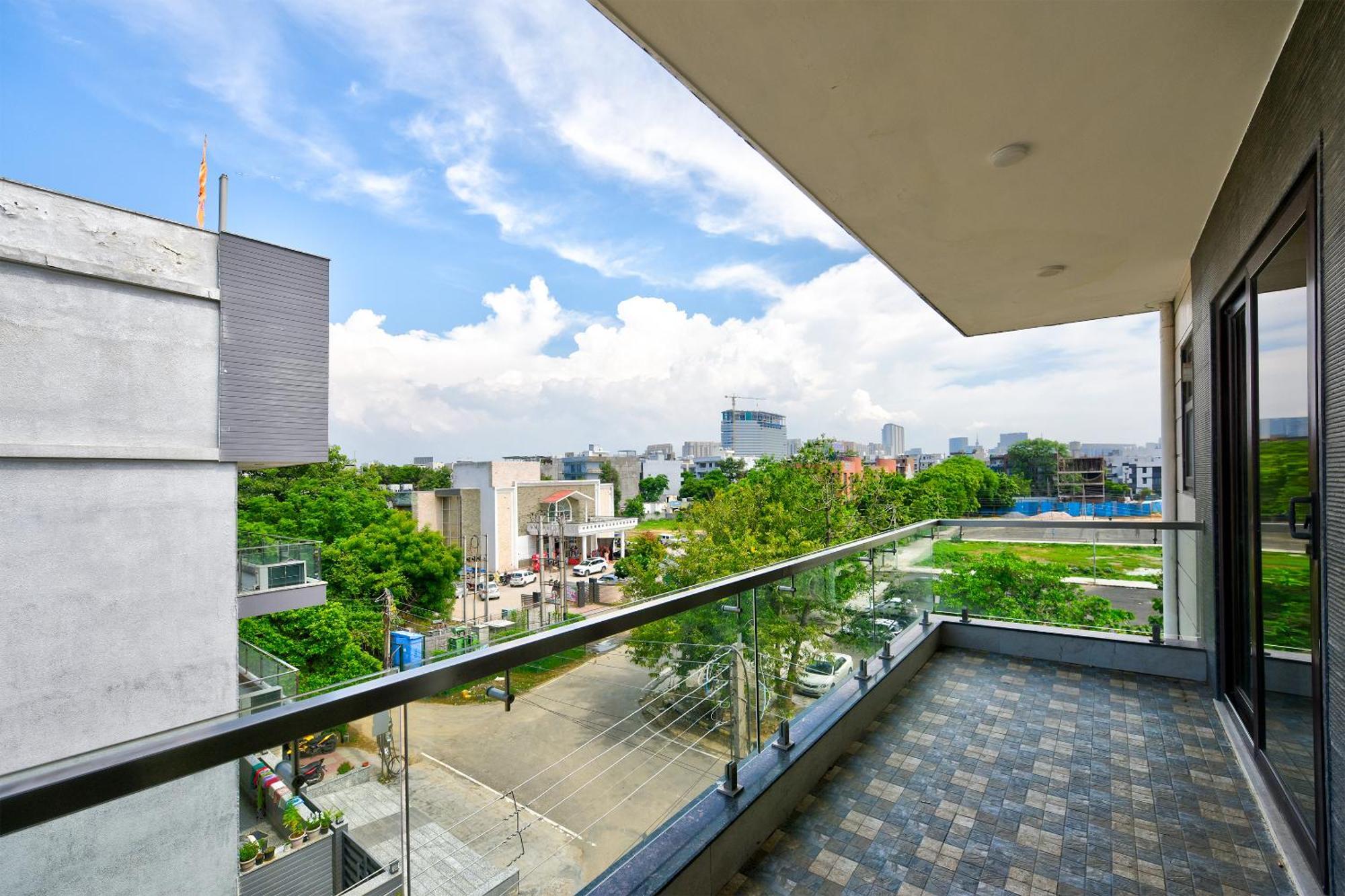 Hotel Leaf 9 Boutique, Near Golf Course Road And Galleria Market グルガウン エクステリア 写真