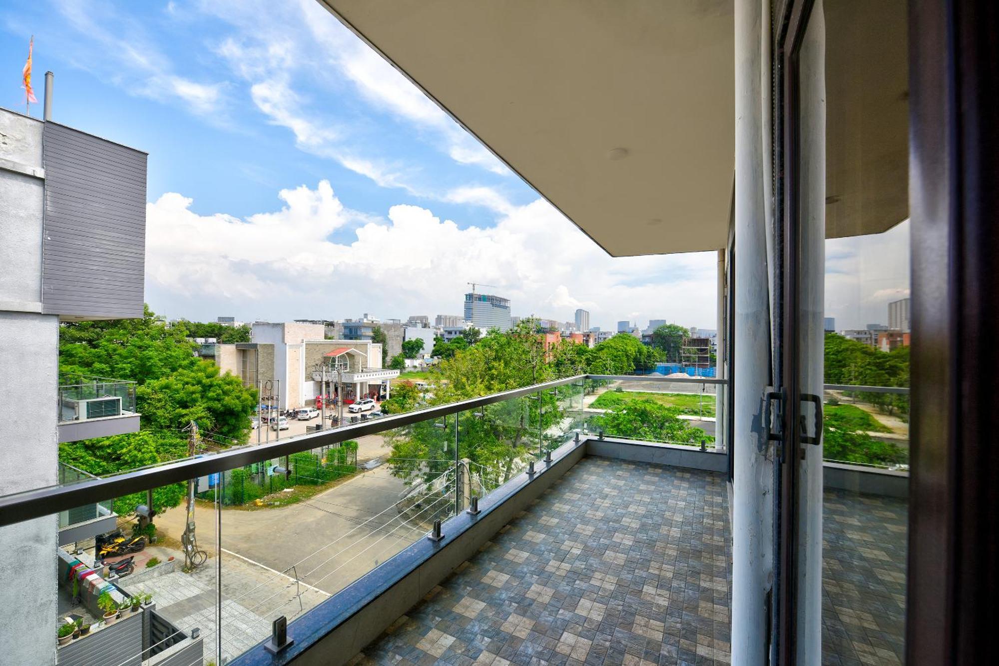 Hotel Leaf 9 Boutique, Near Golf Course Road And Galleria Market グルガウン エクステリア 写真