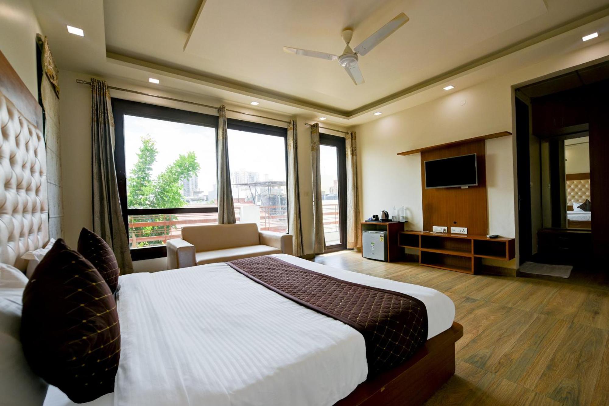 Hotel Leaf 9 Boutique, Near Golf Course Road And Galleria Market グルガウン エクステリア 写真