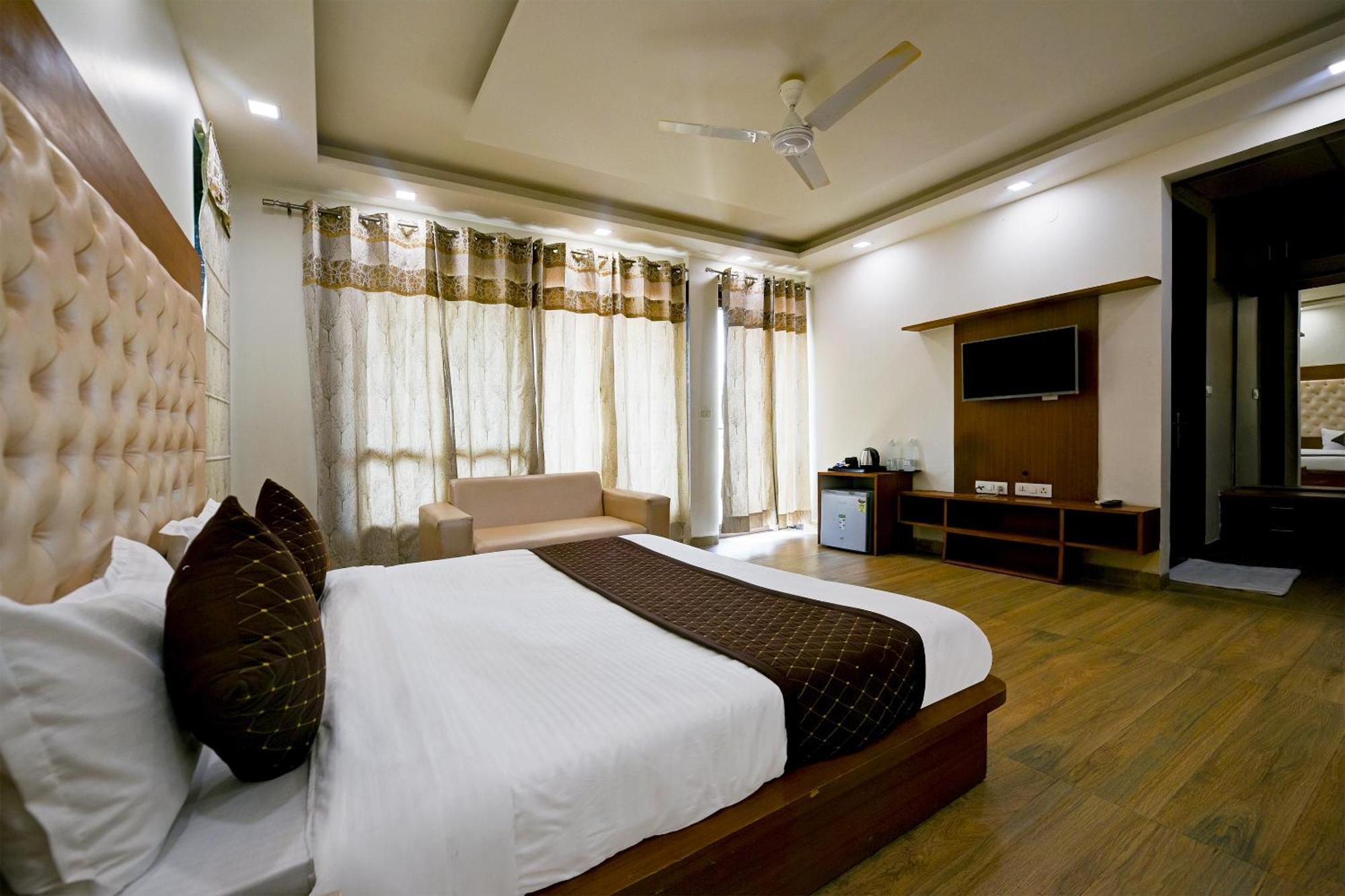 Hotel Leaf 9 Boutique, Near Golf Course Road And Galleria Market グルガウン エクステリア 写真